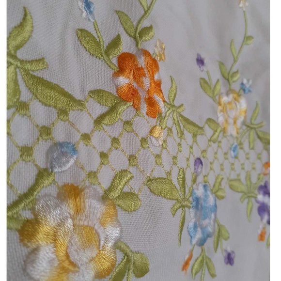 Vintage white floral-embroidered shift dress - Picture 4 of 4